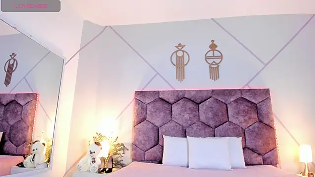 Snapshot of aurora_collinss_ chatting on 02-14-26, 12:46 aurora collinss online show from 02-14-26, 12:46