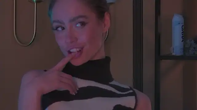 Snapshot of Amanda_River chatting on 11-13-25, 11:20 Amanda River online show from 11-13-25, 11:20