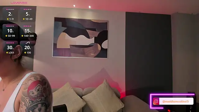 Snapshot of MaddisonCollins chatting on 12-15-25, 02:43 MaddisonCollins online show from 12-15-25, 02:43