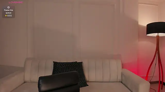 Snapshot of MaddisonCollins chatting on 12-20-25, 12:12 MaddisonCollins online show from 12-20-25, 12:12