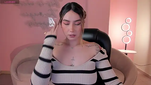 Snapshot of MaddisonCollins chatting on 12-21-25, 05:20 MaddisonCollins online show from 12-21-25, 05:20