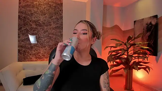 Snapshot of MaddisonCollins chatting on 03-07-26, 11:18 MaddisonCollins online show from 03-07-26, 11:18