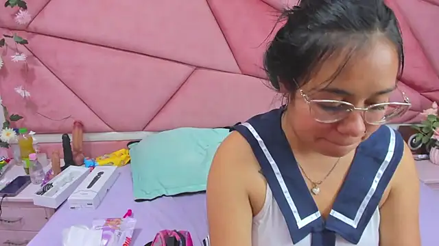 Snapshot of _Violeta_18 chatting on 09-14-25, 04:22 Violeta 18 online show from 09-14-25, 04:22