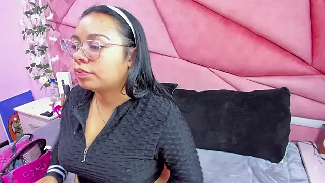 Snapshot of _Violeta_18 chatting on 09-15-25, 03:28 Violeta 18 online show from 09-15-25, 03:28