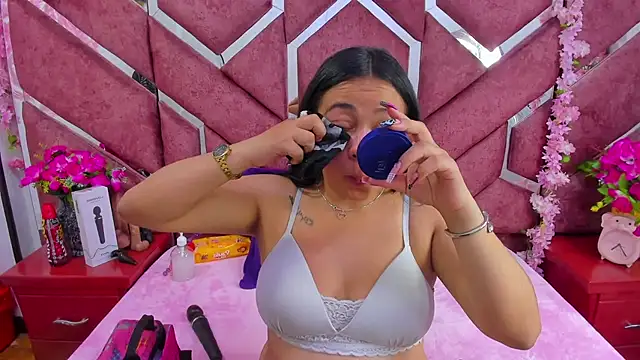 Snapshot of _Violeta_18 chatting on 10-21-25, 03:07 Violeta 18 online show from 10-21-25, 03:07