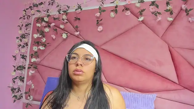 Snapshot of _Violeta_18 chatting on 11-16-25, 03:23 Violeta 18 online show from 11-16-25, 03:23