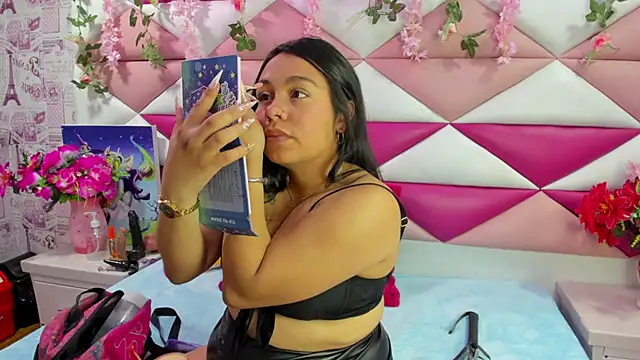 Snapshot of _Violeta_18 chatting on 11-20-25, 02:56 Violeta 18 online show from 11-20-25, 02:56