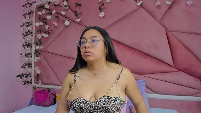 Snapshot of _Violeta_18 chatting on 11-30-25, 03:21 Violeta 18 online show from 11-30-25, 03:21