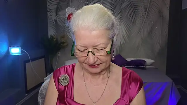 Maya Mayflower online show from 03-17-25, 09:12