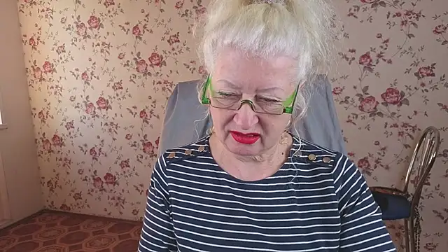 Maya Mayflower online show from 10-17-25, 04:04