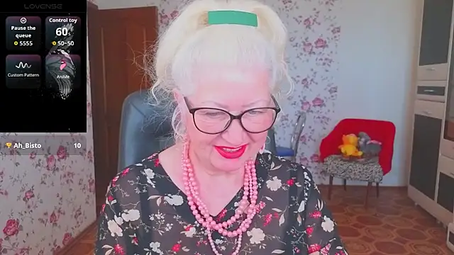 Maya Mayflower online show from 05-18-26, 04:07