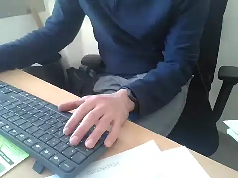 Snapshot of GM51-1988 chatting on 03-17-25, 03:29 GM51-1988 online show from 03-17-25, 03:29