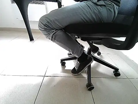 Snapshot of GM51-1988 chatting on 09-12-25, 01:33 GM51-1988 online show from 09-12-25, 01:33