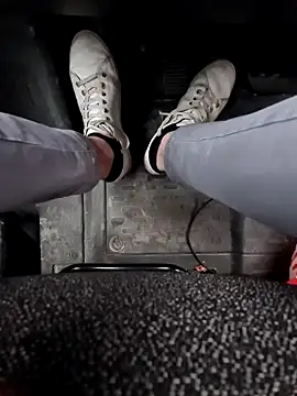 Snapshot of GM51-1988 chatting on 09-24-25, 04:32 GM51-1988 online show from 09-24-25, 04:32