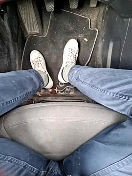 Snapshot of GM51-1988 chatting on 10-06-25, 10:23 GM51-1988 online show from 10-06-25, 10:23