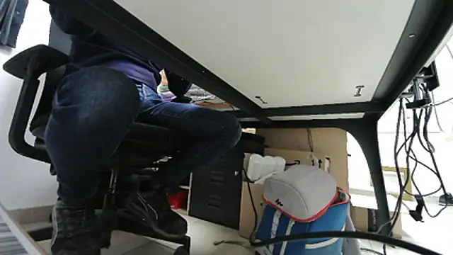 Snapshot of GM51-1988 chatting on 12-17-25, 05:08 GM51-1988 online show from 12-17-25, 05:08