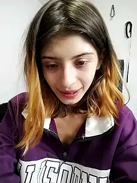 Snapshot of KratosAfroditacs chatting on 12-18-25, 12:17 KratosAfroditacs online show from 12-18-25, 12:17