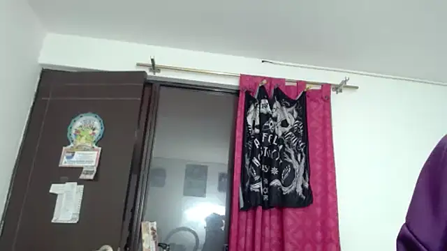 Snapshot of KratosAfroditacs chatting on 12-18-25, 04:46 KratosAfroditacs online show from 12-18-25, 04:46