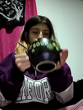 Snapshot of KratosAfroditacs chatting on 03-04-26, 08:37 KratosAfroditacs online show from 03-04-26, 08:37