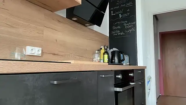 Snapshot of HevaRose chatting on 09-18-25, 10:06 HevaRose online show from 09-18-25, 10:06