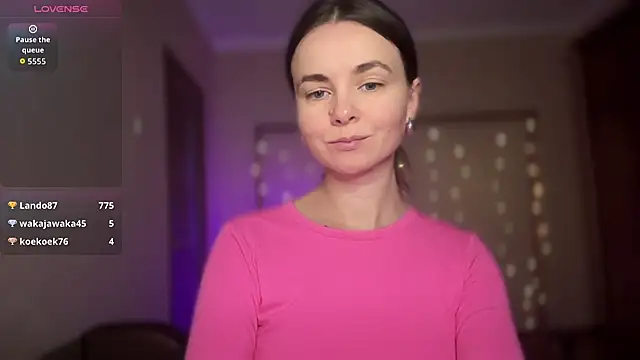 Snapshot of lanaloulou chatting on 09-30-25, 02:27 lanaloulou online show from 09-30-25, 02:27