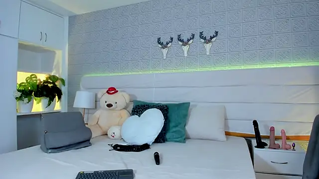 LeilaHiuston online show from 02-16-26, 07:54