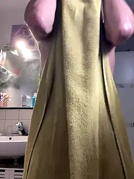 Snapshot of Anthopassif84 chatting on 09-24-25, 01:03 Anthopassif84 online show from 09-24-25, 01:03