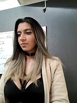 Snapshot of Isabella_Varella chatting on 03-20-25, 03:14 Isabella Varella online show from 03-20-25, 03:14