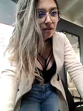 Snapshot of Isabella_Varella chatting on 03-21-25, 01:45 Isabella Varella online show from 03-21-25, 01:45