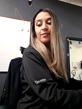 Snapshot of Isabella_Varella chatting on 10-14-25, 02:29 Isabella Varella online show from 10-14-25, 02:29