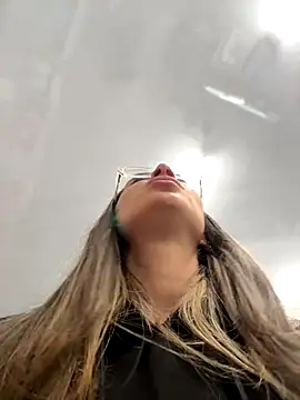 Snapshot of Isabella_Varella chatting on 10-18-25, 01:08 Isabella Varella online show from 10-18-25, 01:08