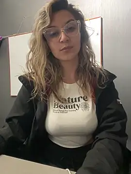 Isabella Varella online show from 02-13-26, 12:34