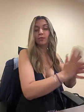 Isabella Varella online show from 03-05-26, 12:23