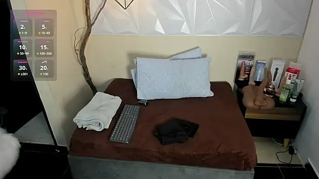 Chanel milff  online show from 04-13-26, 12:54