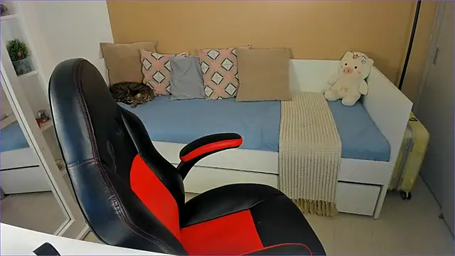 ValentinaMilann online show from 11-18-25, 07:29