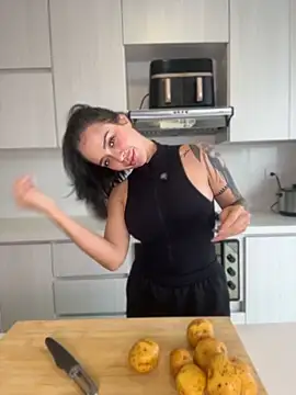 ValentinaMilann online show from 05-02-26, 07:30