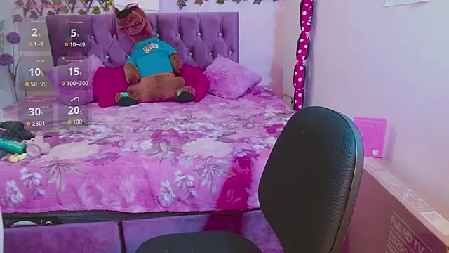 Snapshot of Anny__cute chatting on 10-21-25, 08:09 Anny cute online show from 10-21-25, 08:09