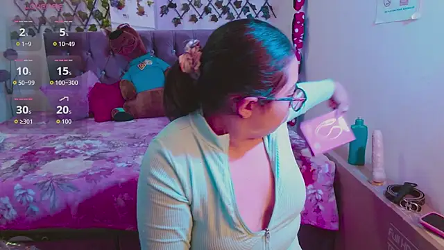 Snapshot of Anny__cute chatting on 10-22-25, 08:19 Anny cute online show from 10-22-25, 08:19