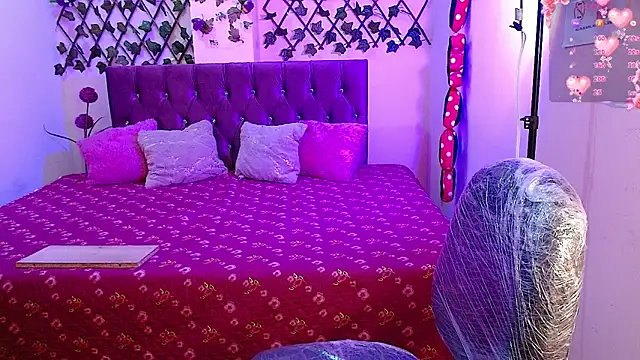 Snapshot of Anny__cute chatting on 02-13-26, 07:10 Anny cute online show from 02-13-26, 07:10