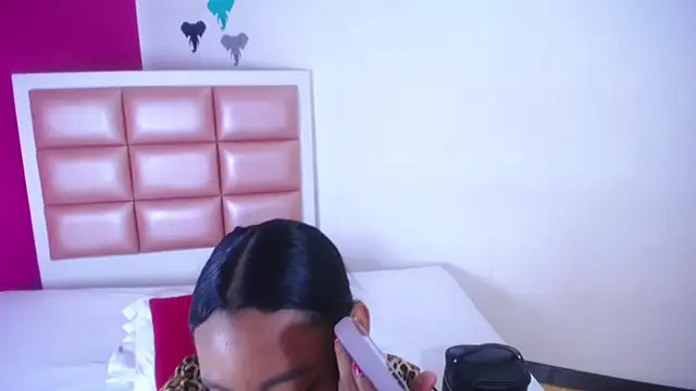 Snapshot of tiny_sarah1 chatting on 10-29-25, 03:36 tiny sarah1 online show from 10-29-25, 03:36