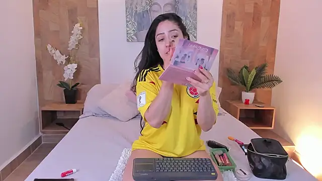 Snapshot of isabella_winkler chatting on 06-17-26, 10:50 isabella winkler online show from 06-17-26, 10:50