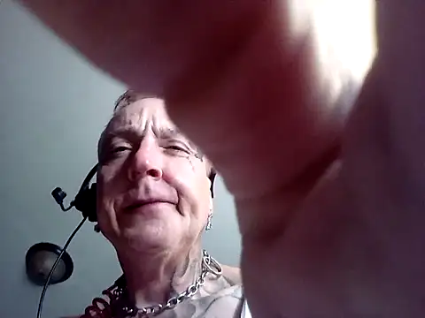 Snapshot of BADCOMPANY123 chatting on 09-10-25, 04:51 BADCOMPANY123 online show from 09-10-25, 04:51