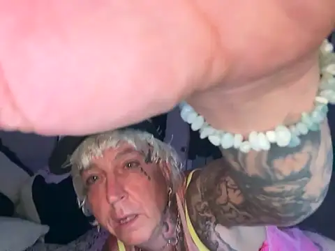 Snapshot of BADCOMPANY123 chatting on 09-24-25, 06:50 BADCOMPANY123 online show from 09-24-25, 06:50