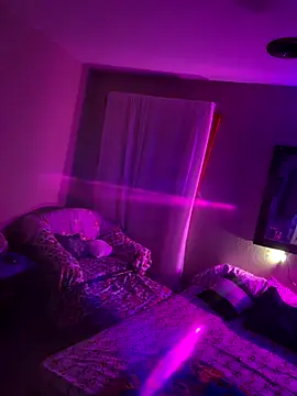 Snapshot of BADCOMPANY123 chatting on 09-29-25, 04:39 BADCOMPANY123 online show from 09-29-25, 04:39