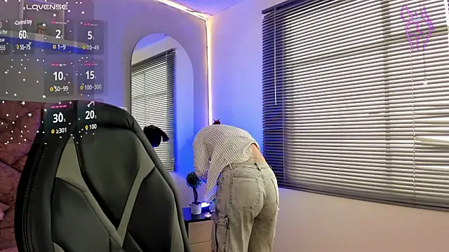 elaia muller  online show from 03-19-25, 02:02