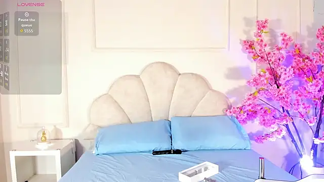 Candaceoweens online show from 10-28-25, 03:43