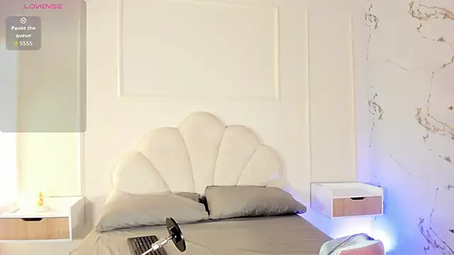 Candaceoweens online show from 11-20-25, 04:12