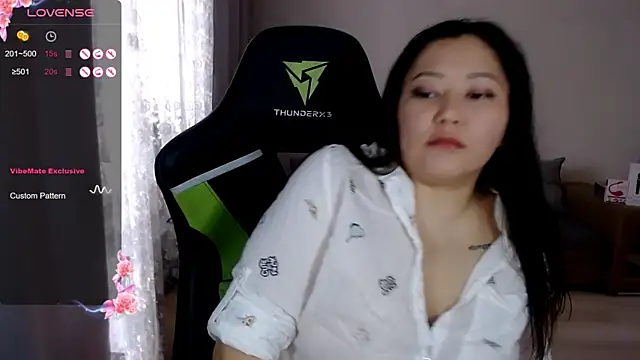 Snapshot of LisaAsianFlower chatting on 11-10-25, 06:12 LisaAsianFlower online show from 11-10-25, 06:12