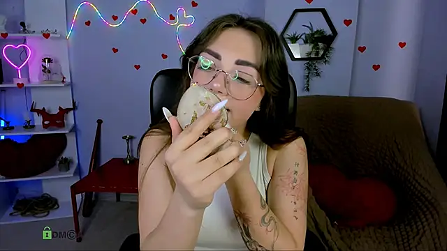 Snapshot of kiki_swan chatting on 05-04-26, 05:47 kiki swan online show from 05-04-26, 05:47