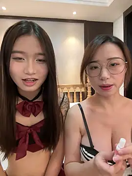 Snapshot of TOP_yoyo chatting on 11-23-25, 07:52 TOP yoyo online show from 11-23-25, 07:52